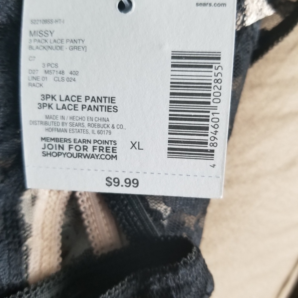 Brand new lace underwear - Picture 3 of 3